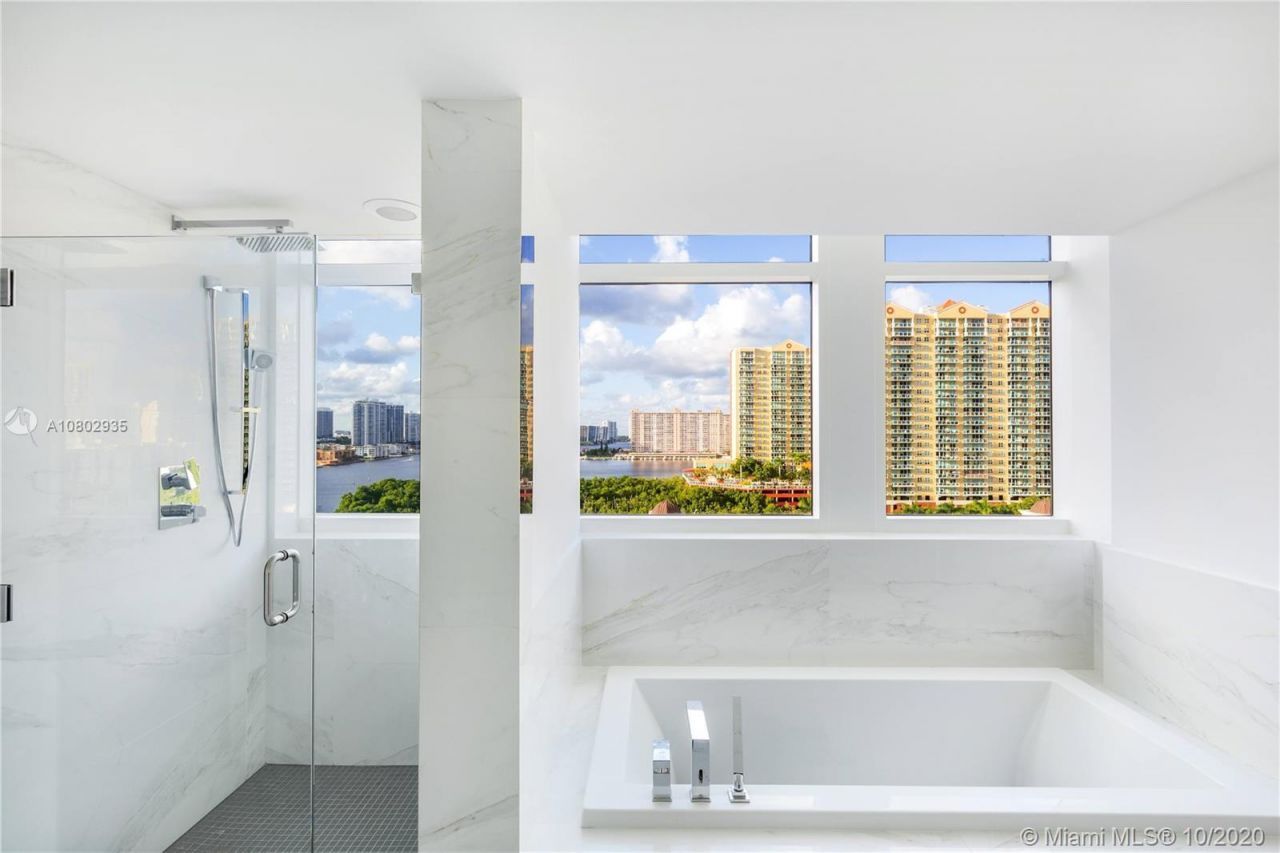 400 Sunny Isles Boulevard, Unit 1022, Sunny Isles Beach, FL 33160 Photo
