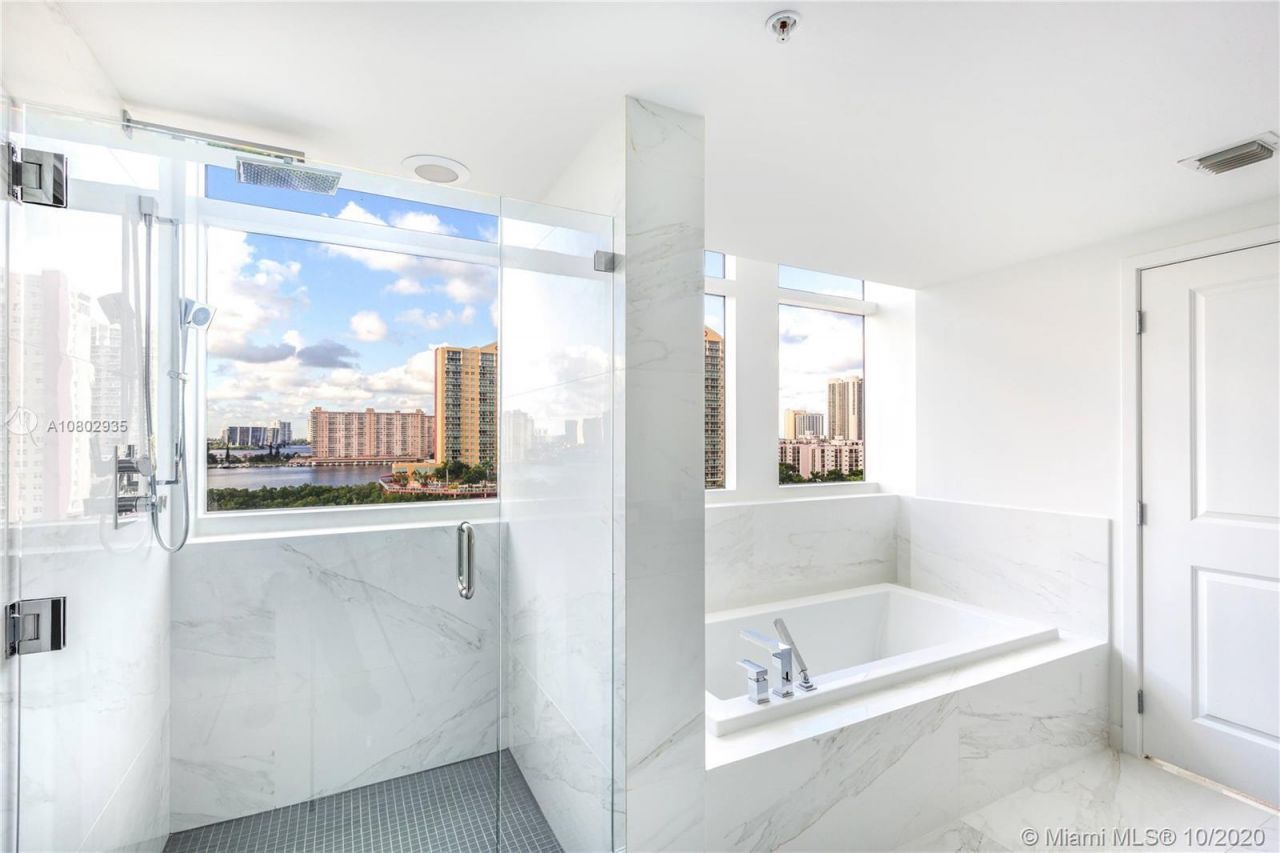 400 Sunny Isles Boulevard, Unit 1022, Sunny Isles Beach, FL 33160 Photo
