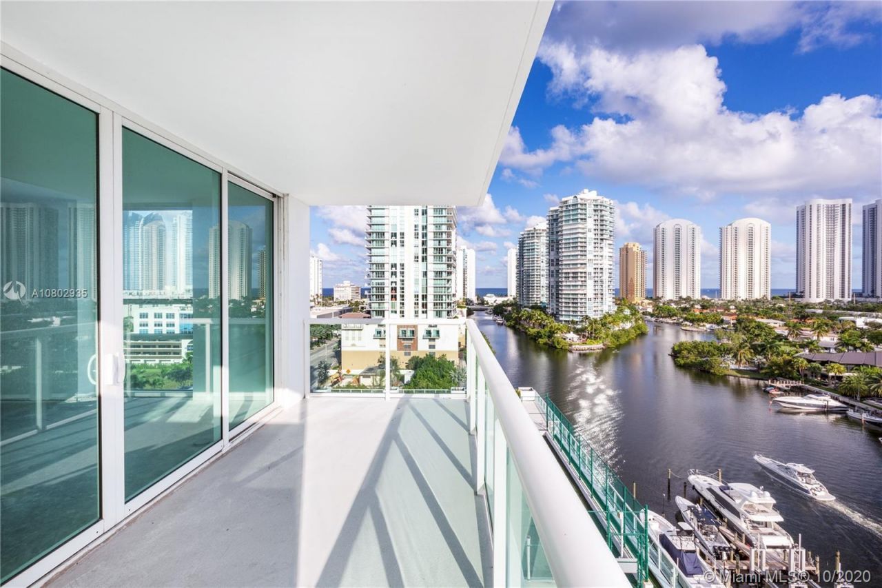 400 Sunny Isles Boulevard, Unit 1022, Sunny Isles Beach, FL 33160 Photo