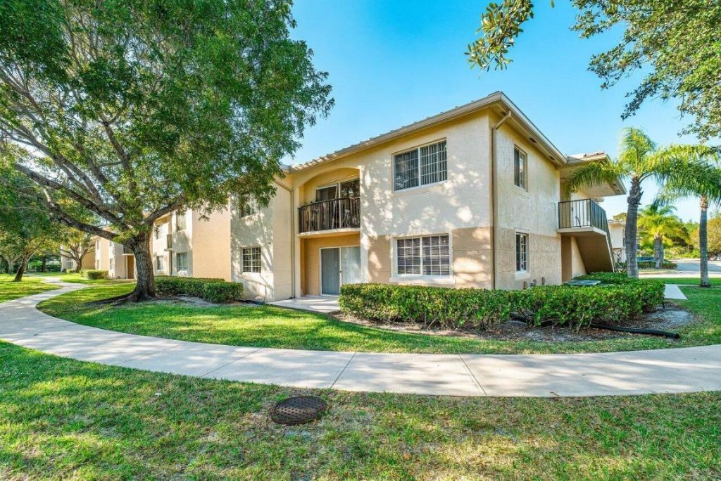1500 Crestwood Court S, Unit 1501, Royal Palm Beach, FL 33411 Photo