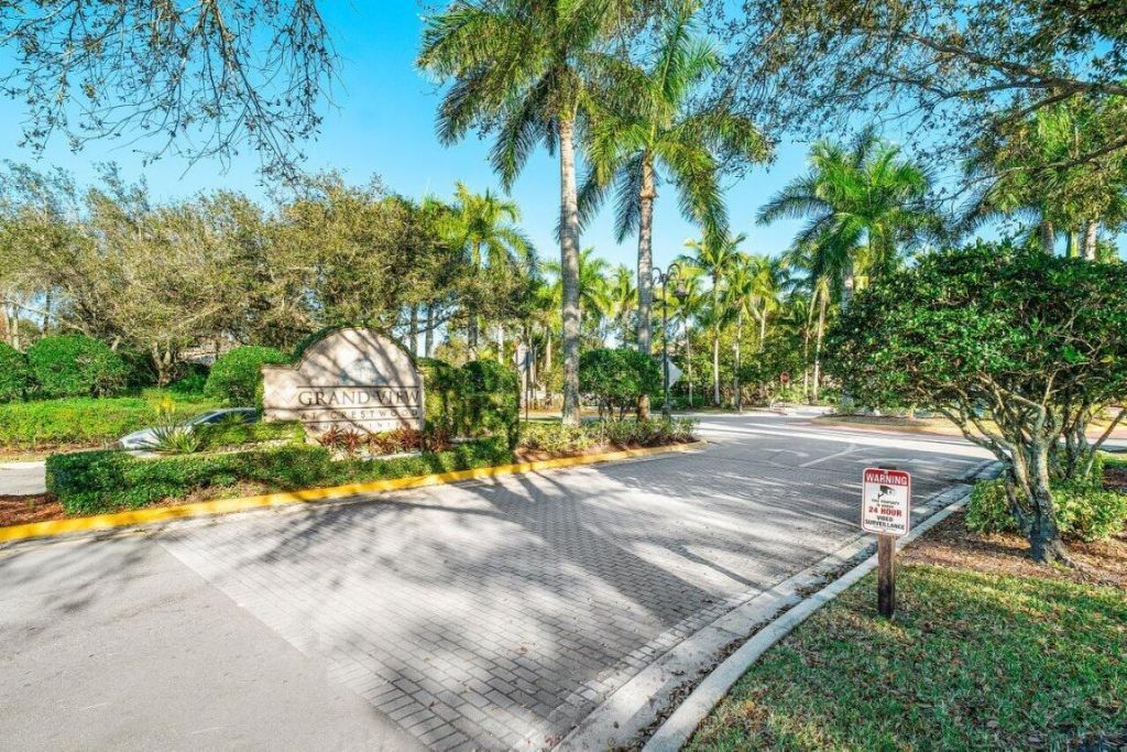 1500 Crestwood Court S, Unit 1501, Royal Palm Beach, FL 33411 Photo