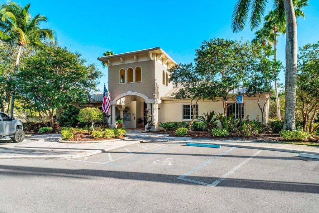 1500 Crestwood Court S, Unit 1501, Royal Palm Beach, FL 33411 Photo
