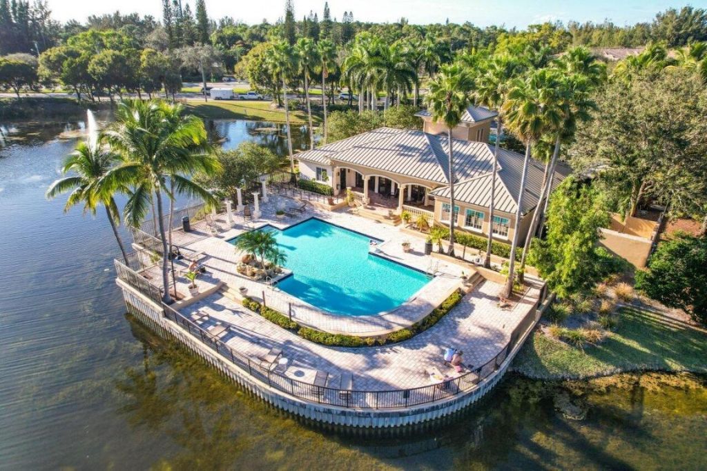 1500 Crestwood Court S, Unit 1501, Royal Palm Beach, FL 33411 Photo