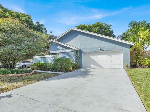 940 Rainberry Lake Drive, Delray Beach, FL 33445