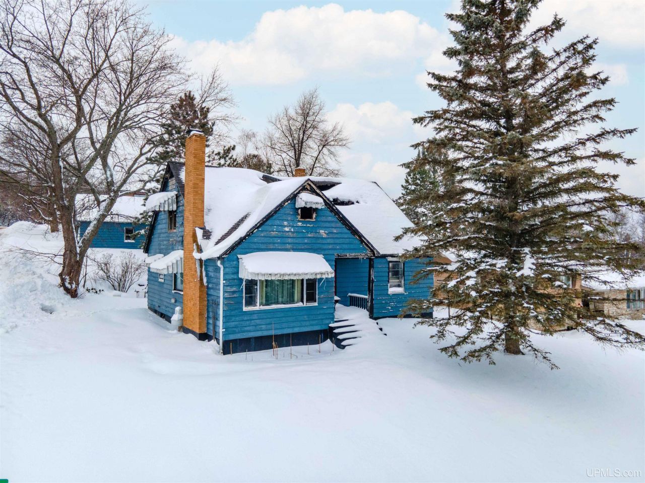 201 N 9th Avenue, Iron River, MI 49935 Main Photo