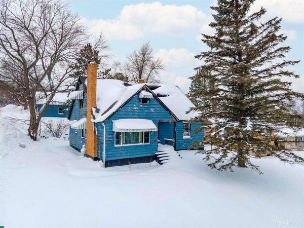 201 N 9th Avenue, Iron River, MI 49935