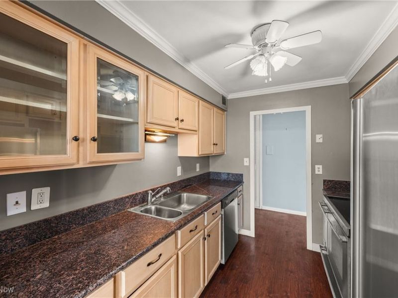 12520 Edgewater Drive, Unit 405, Lakewood, OH 44107 Photo 14