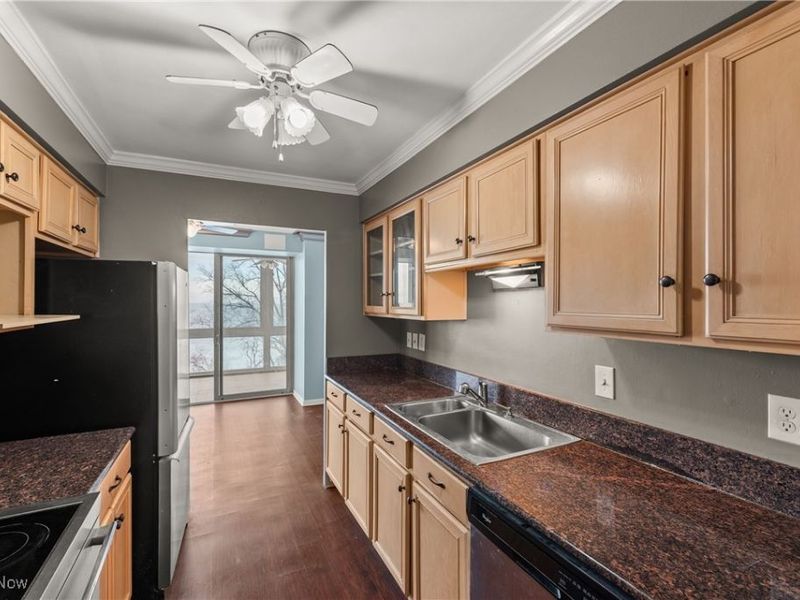 12520 Edgewater Drive, Unit 405, Lakewood, OH 44107 Photo 16