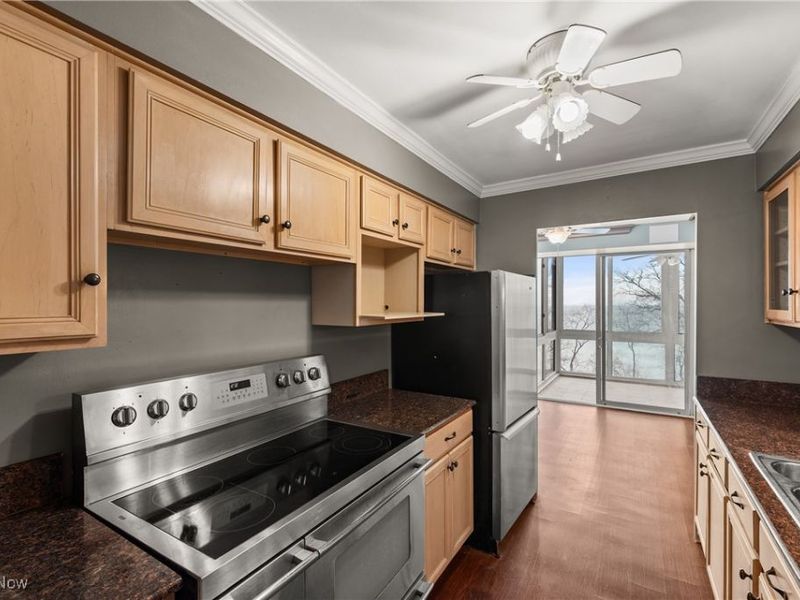 12520 Edgewater Drive, Unit 405, Lakewood, OH 44107 Photo 17