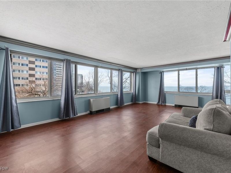 12520 Edgewater Drive, Unit 405, Lakewood, OH 44107 Photo 2