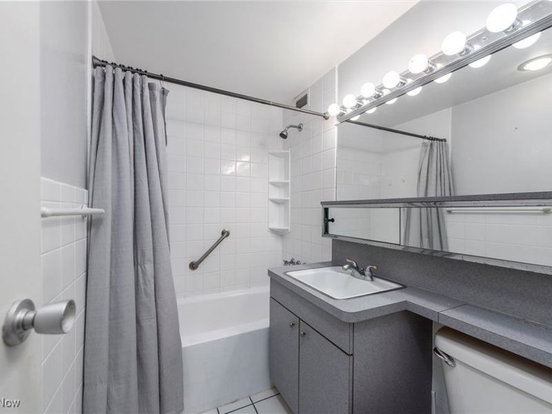 12520 Edgewater Drive, Unit 405, Lakewood, OH 44107 Photo 21