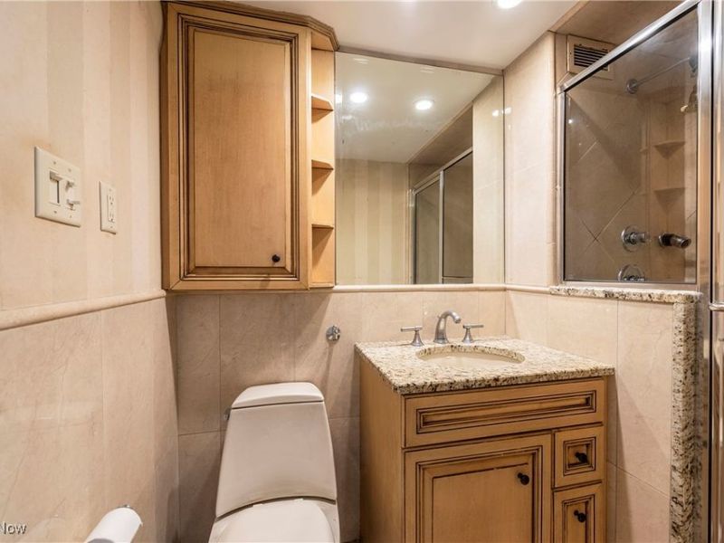 12520 Edgewater Drive, Unit 405, Lakewood, OH 44107 Photo 26