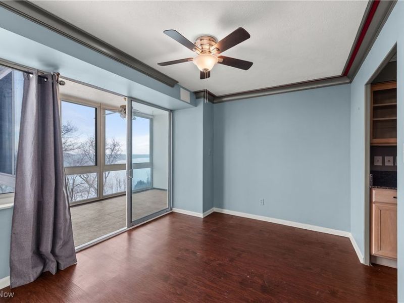 12520 Edgewater Drive, Unit 405, Lakewood, OH 44107 Photo 8