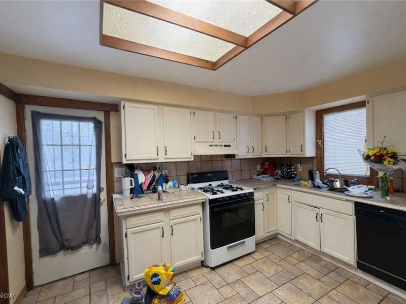 3880 E 57th Street, Cleveland, OH 44105 Photo 13