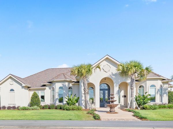 1002 The Lake Drive, Broussard, LA 70518