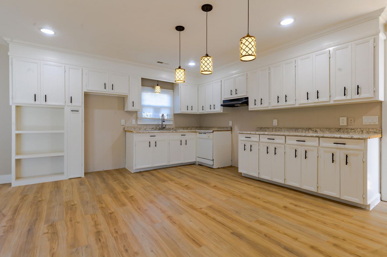 381 Fountain Lake Drive Photo 10