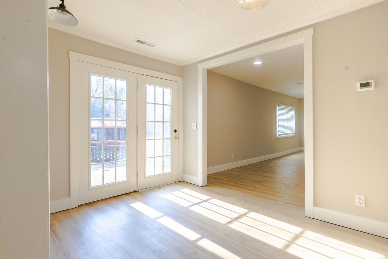 381 Fountain Lake Drive Photo 8