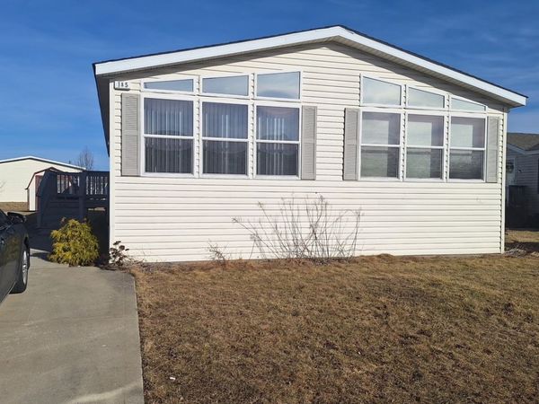 185 Blue Jay Drive, Lynwood, IL 60411