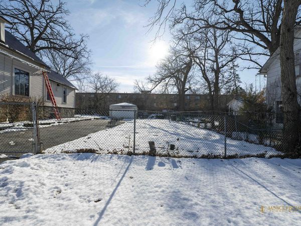 15 Lake Street, Lake Zurich, IL 60047