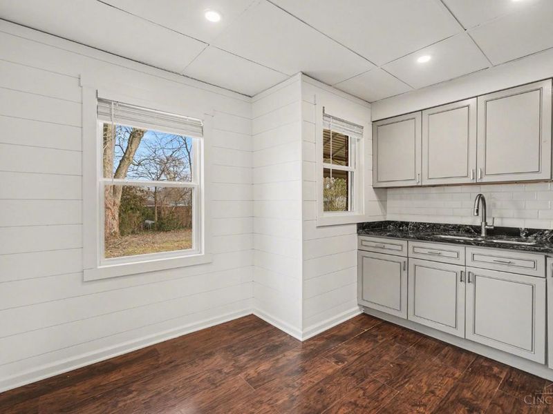 68 Gambier Circle, Greenhills, OH 45218 Photo 10