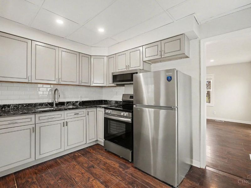 68 Gambier Circle, Greenhills, OH 45218 Photo 11