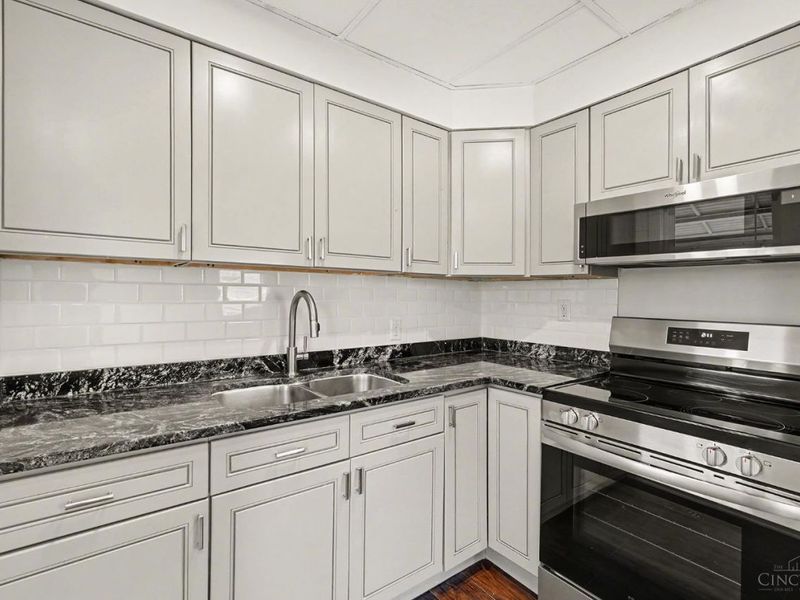 68 Gambier Circle, Greenhills, OH 45218 Photo 12