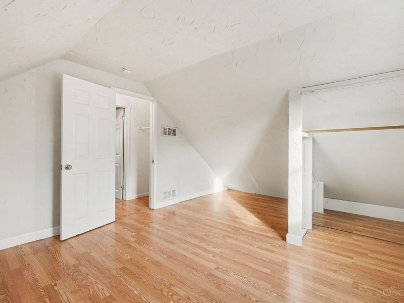 68 Gambier Circle, Greenhills, OH 45218 Photo 24