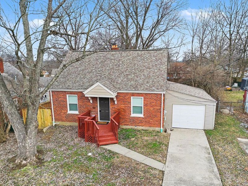 68 Gambier Circle, Greenhills, OH 45218 Photo 4