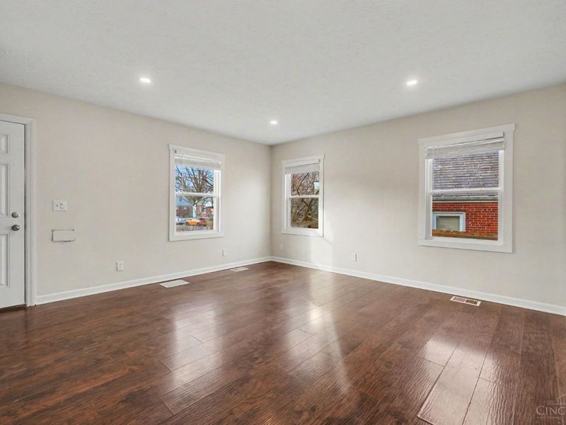 68 Gambier Circle, Greenhills, OH 45218 Photo 8