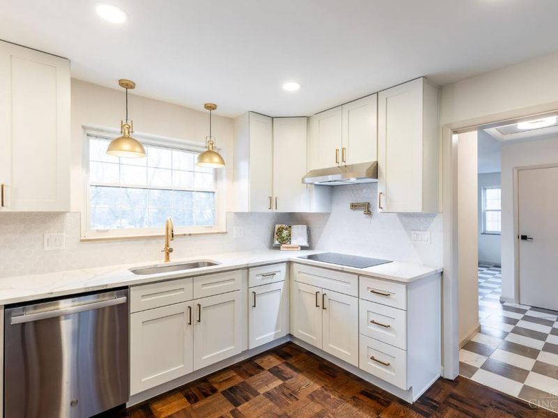 9299 Fidelis Drive, Blue Ash, OH 45242 Photo 10