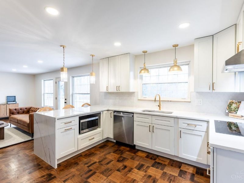 9299 Fidelis Drive, Blue Ash, OH 45242 Photo 11