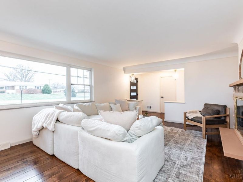 9299 Fidelis Drive, Blue Ash, OH 45242 Photo 3