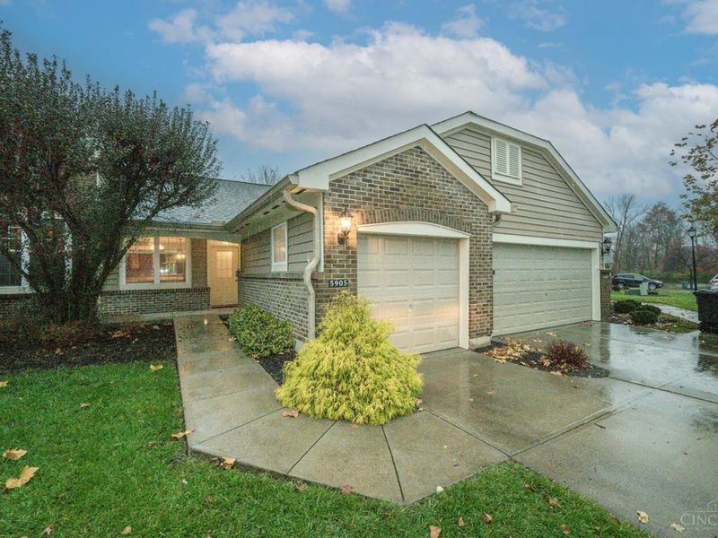 5905 Castlewood Crossing, Miami Twp, OH 45150 Photo 2