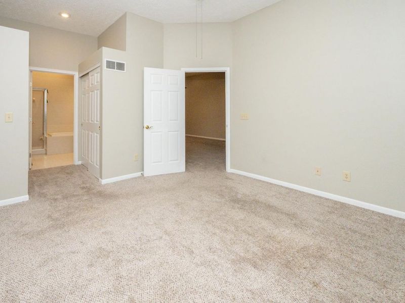 5905 Castlewood Crossing, Miami Twp, OH 45150 Photo 24