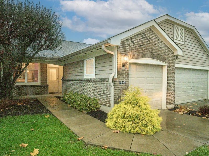 5905 Castlewood Crossing, Miami Twp, OH 45150 Photo 3