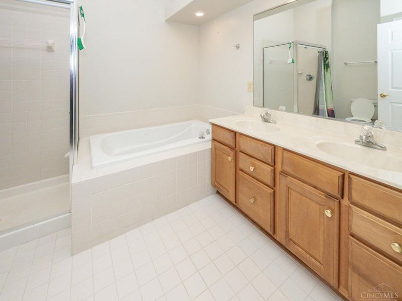 5905 Castlewood Crossing, Miami Twp, OH 45150 Photo 30