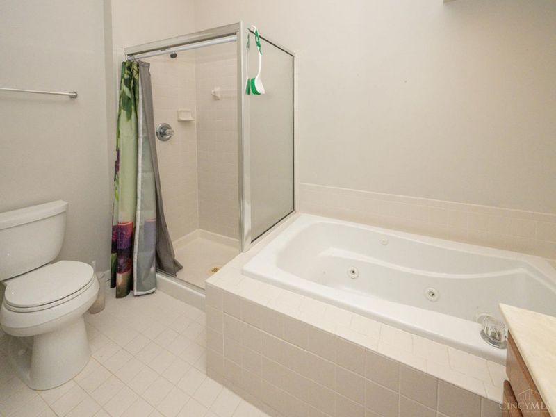 5905 Castlewood Crossing, Miami Twp, OH 45150 Photo 32