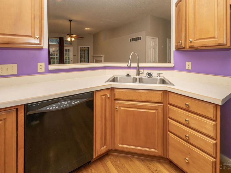 5905 Castlewood Crossing, Miami Twp, OH 45150 Photo 9