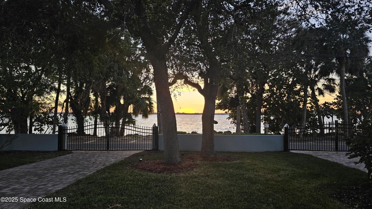 10758 S Tropical Trail, Merritt Island, FL 32952 Photo