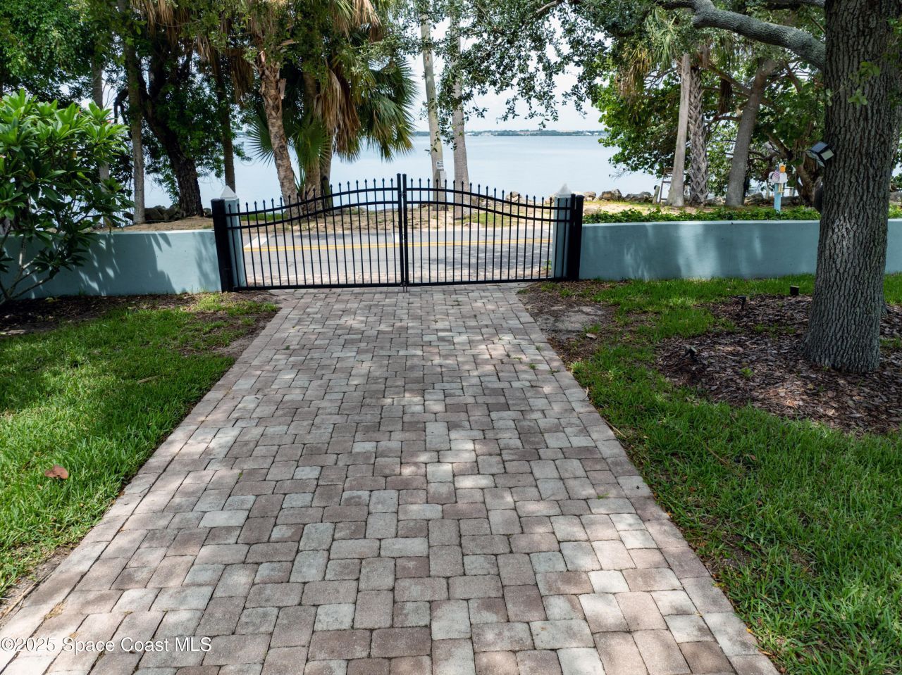 10758 S Tropical Trail, Merritt Island, FL 32952 Photo