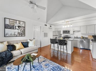 3302 WYNDHAM CIRCLE, Unit B, ALEXANDRIA, VA 22302