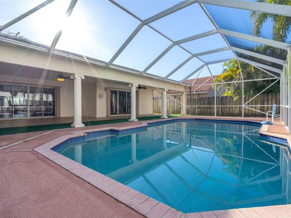 1092 NW 162nd Ave, Pembroke Pines, FL 33028