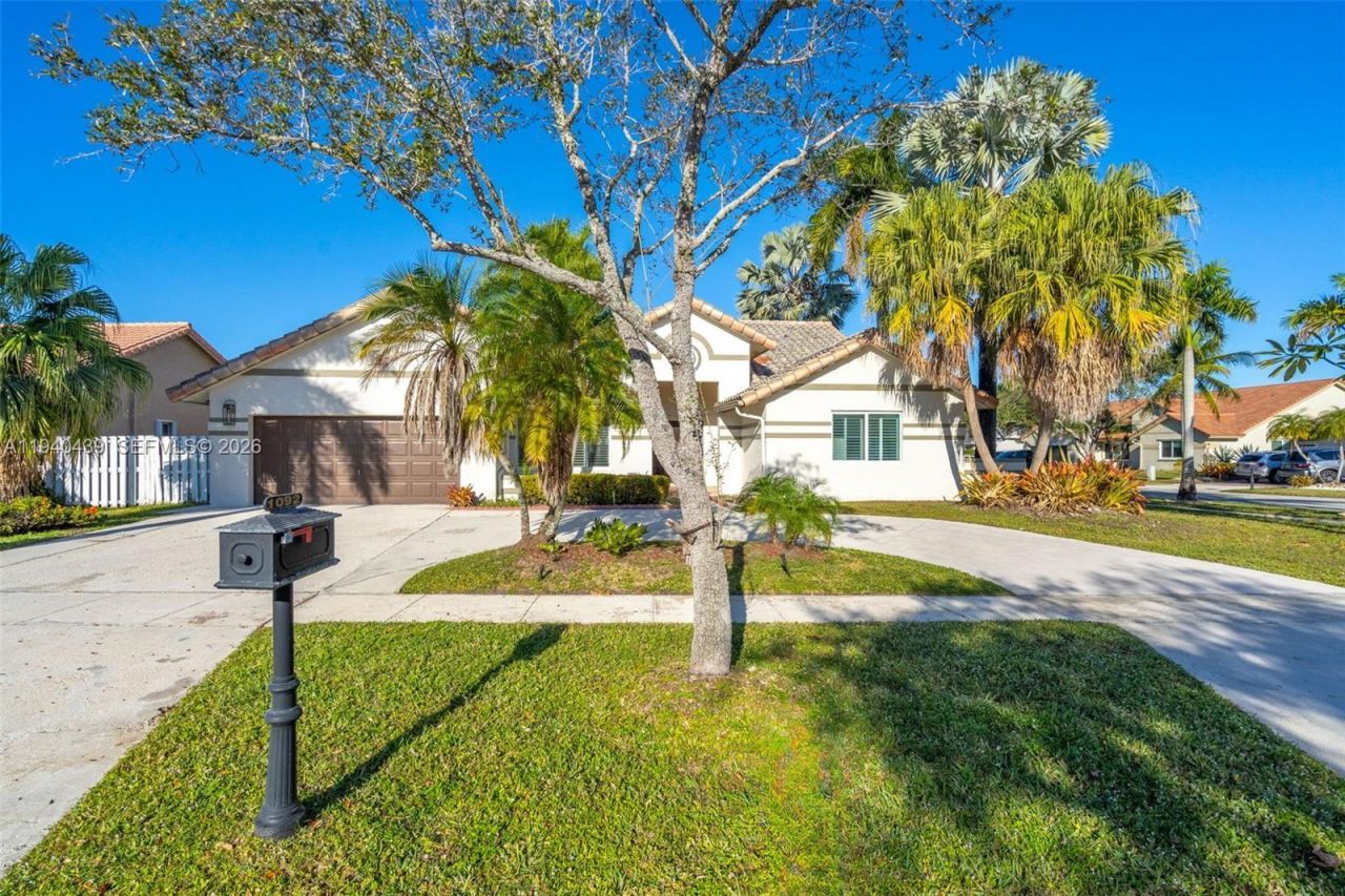 1092 NW 162nd Ave, Pembroke Pines, FL 33028 Photo