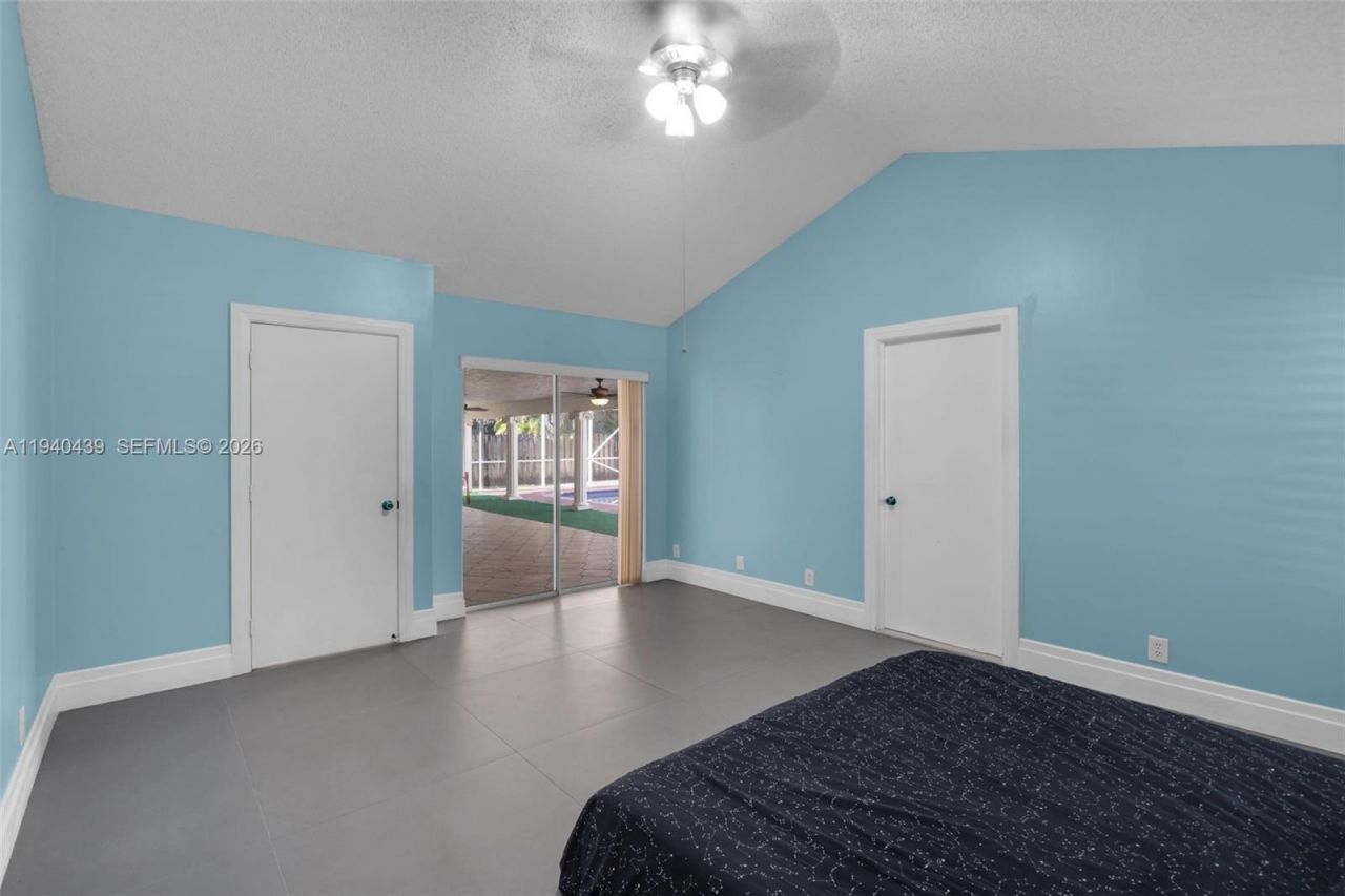 1092 NW 162nd Ave, Pembroke Pines, FL 33028 Photo