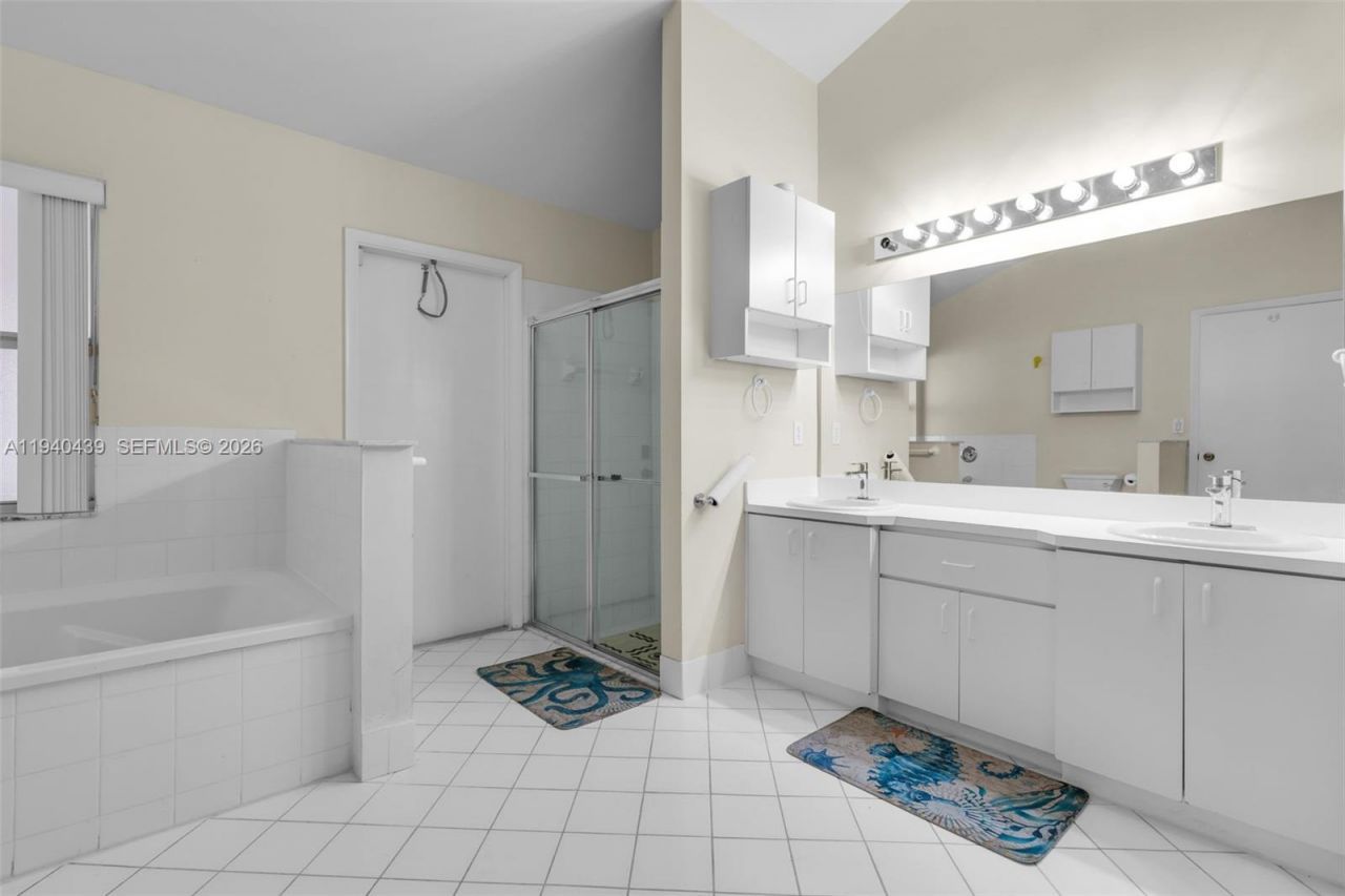 1092 NW 162nd Ave, Pembroke Pines, FL 33028 Photo