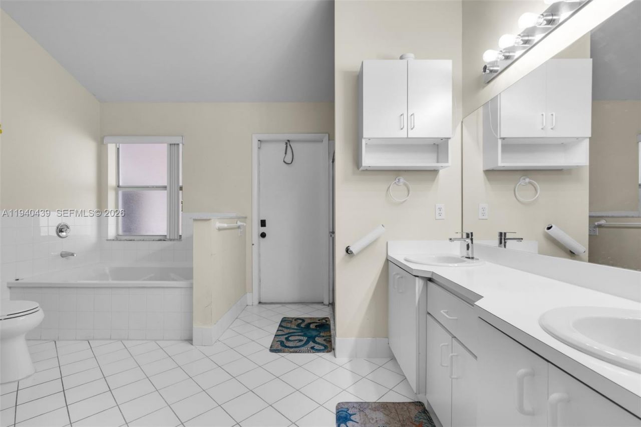 1092 NW 162nd Ave, Pembroke Pines, FL 33028 Photo