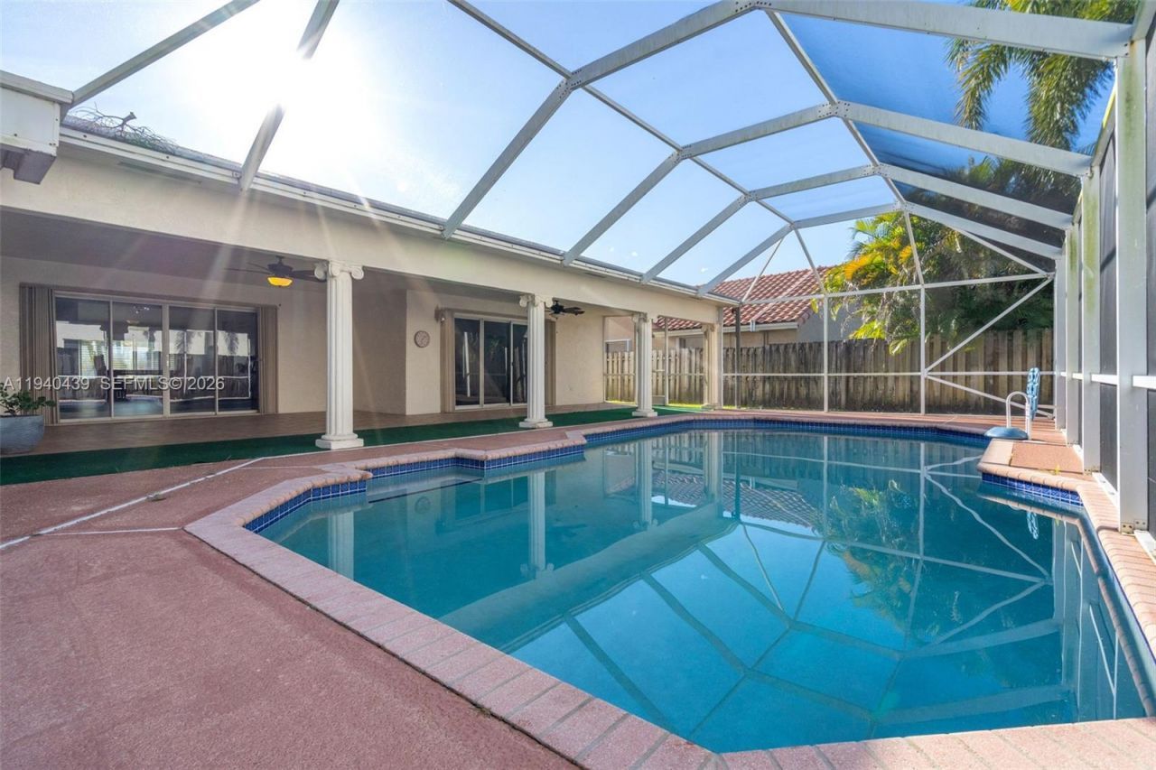 1092 NW 162nd Ave, Pembroke Pines, FL 33028 Photo