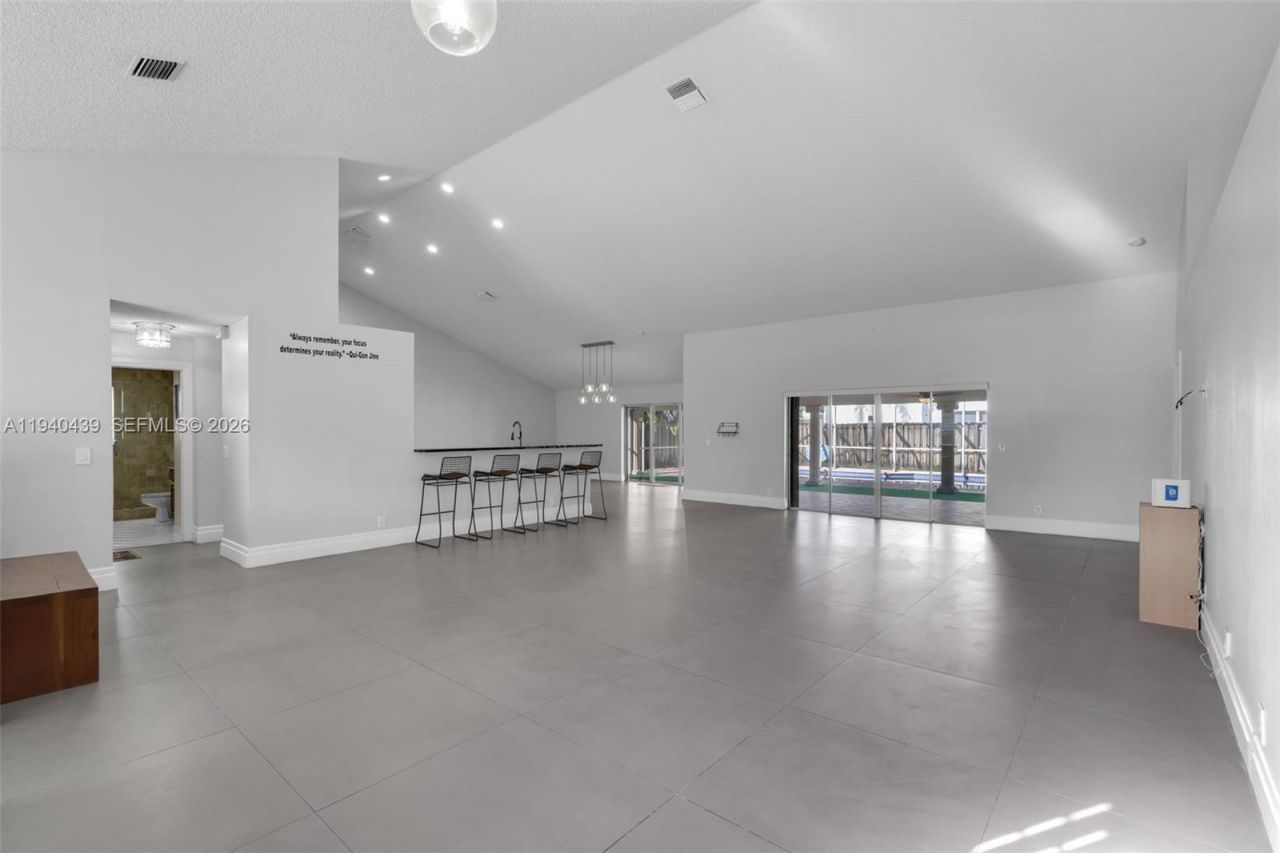 1092 NW 162nd Ave, Pembroke Pines, FL 33028 Photo