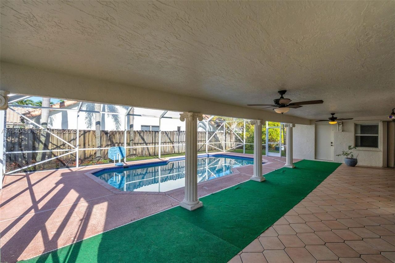 1092 NW 162nd Ave, Pembroke Pines, FL 33028 Photo