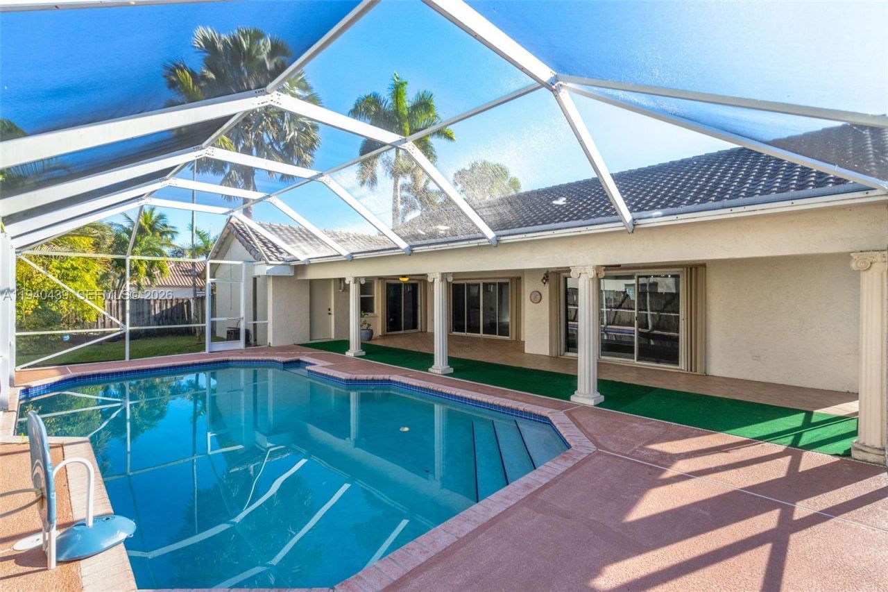 1092 NW 162nd Ave, Pembroke Pines, FL 33028 Photo